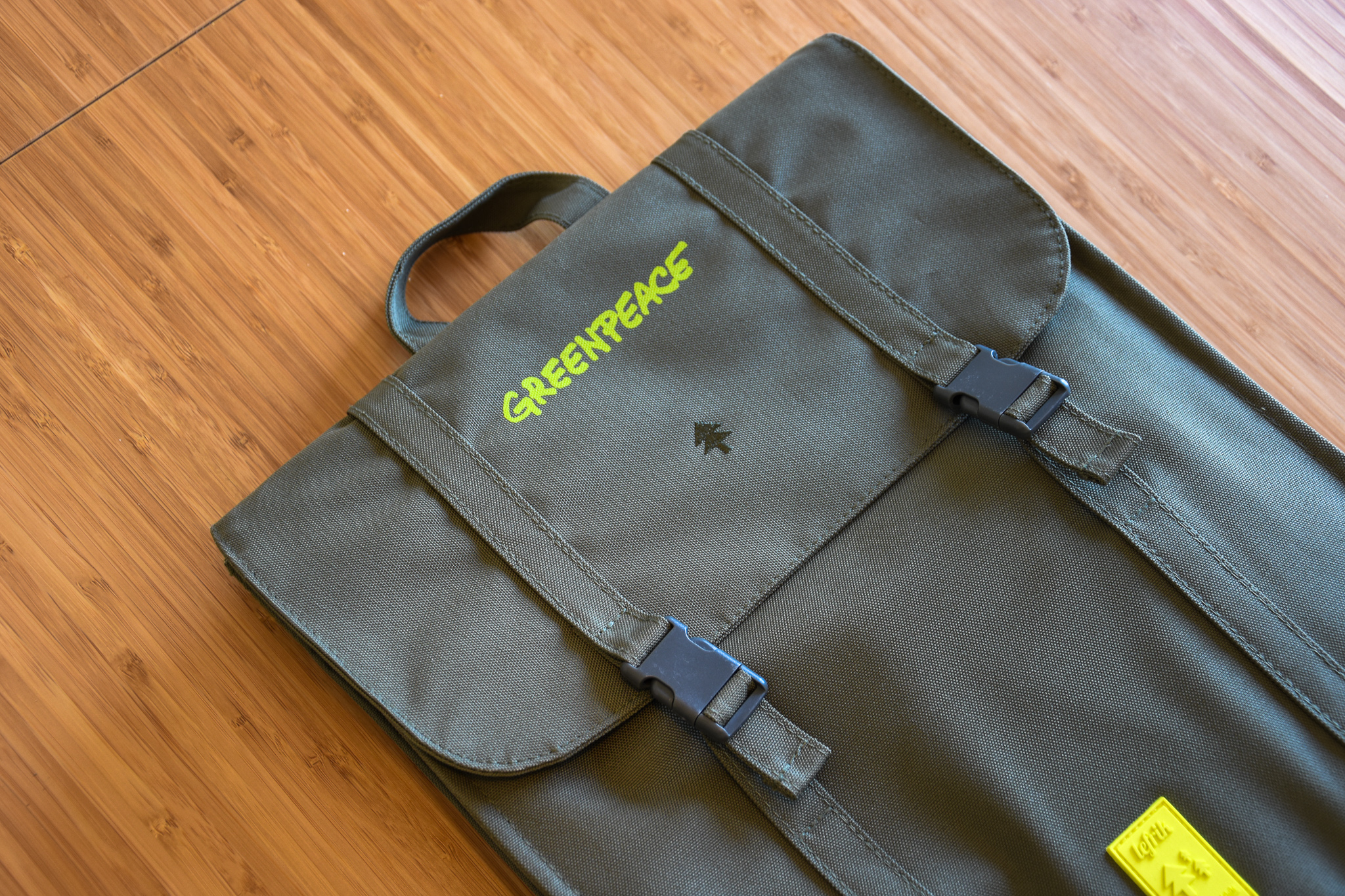 Χακί τσάντα από ανακυκλωμένο pet